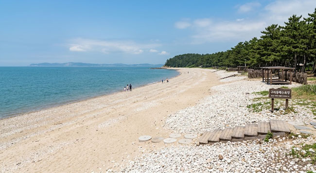 인천 옹진군 연평면 연평로 528번길 162 구리동해수욕장